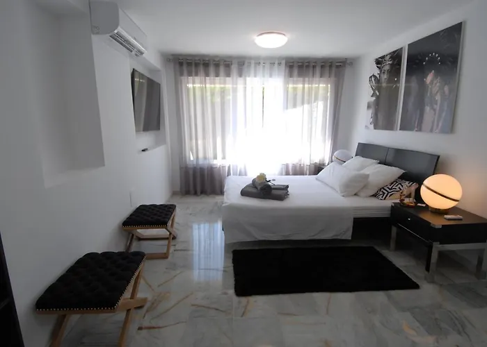 Little Paradise Close To La Sala In Puerto Banus / Quiet