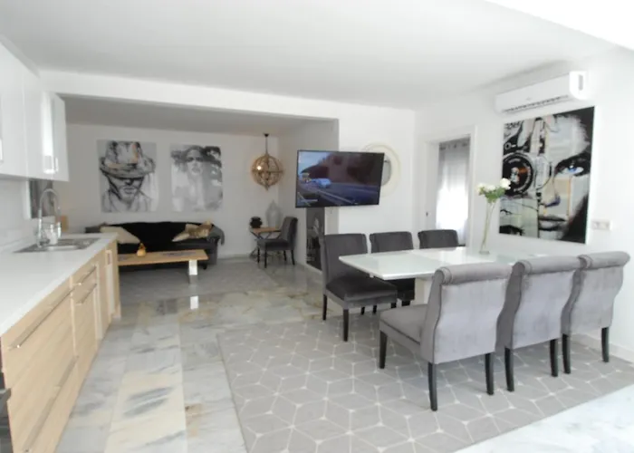 Little Paradise Close To La Sala In Puerto Banus / Quiet