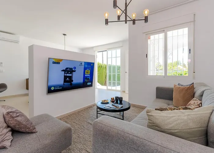 Modern Villa With Heated Pool & Bbq Next To The Beach